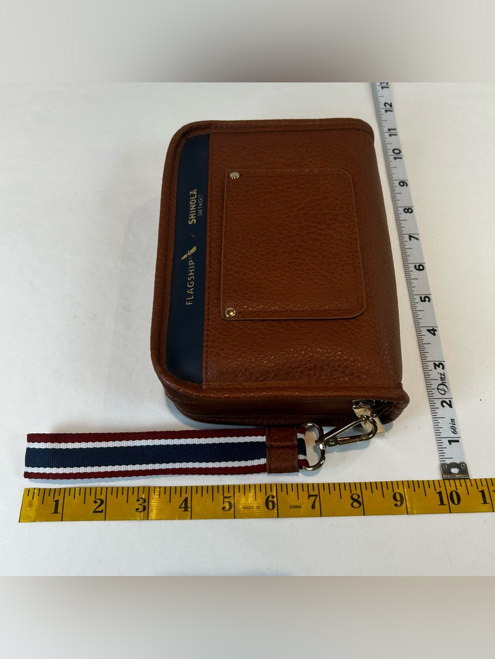 Shinola Detroit American Airlines 1st Class
Amenity Kit Travel Pouch w Strap - Picture 9 of 9
